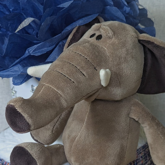 Sauskelnių tortas su pliušiniu žaisliuku „Drambliuko sapnas“