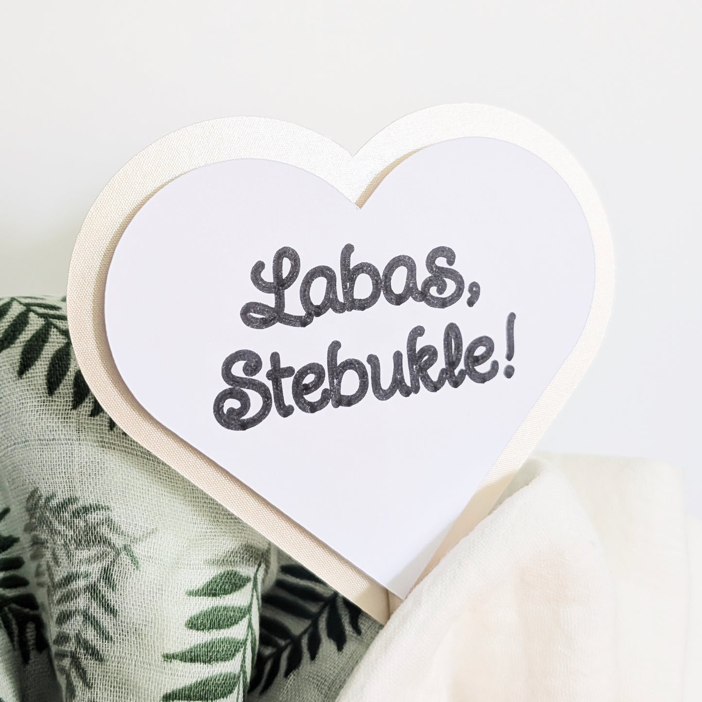 Naujagimio dovanų krepšelis "Labas, Stebukle" su kramtuko laikikiu