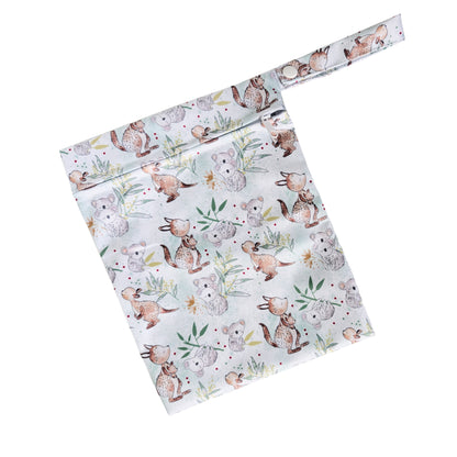 Žalsvas neperšlampamas maišelis 20x25 cm su kengūromis ir koalomis