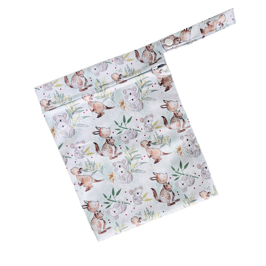 Žalsvas neperšlampamas maišelis 20x25 cm su kengūromis ir koalomis