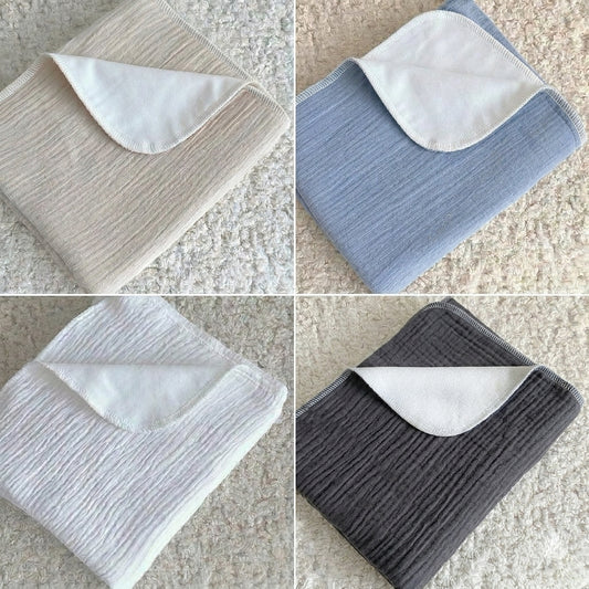 Daugkartinis neperšlampamas muslino paklotas (75x90 cm)