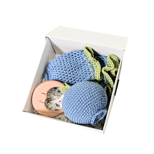 Dovana dėžutėje - pirštinaitės ir žaisliukas naujagimiui "Rankytės kaip uogytės - Šilauogės"