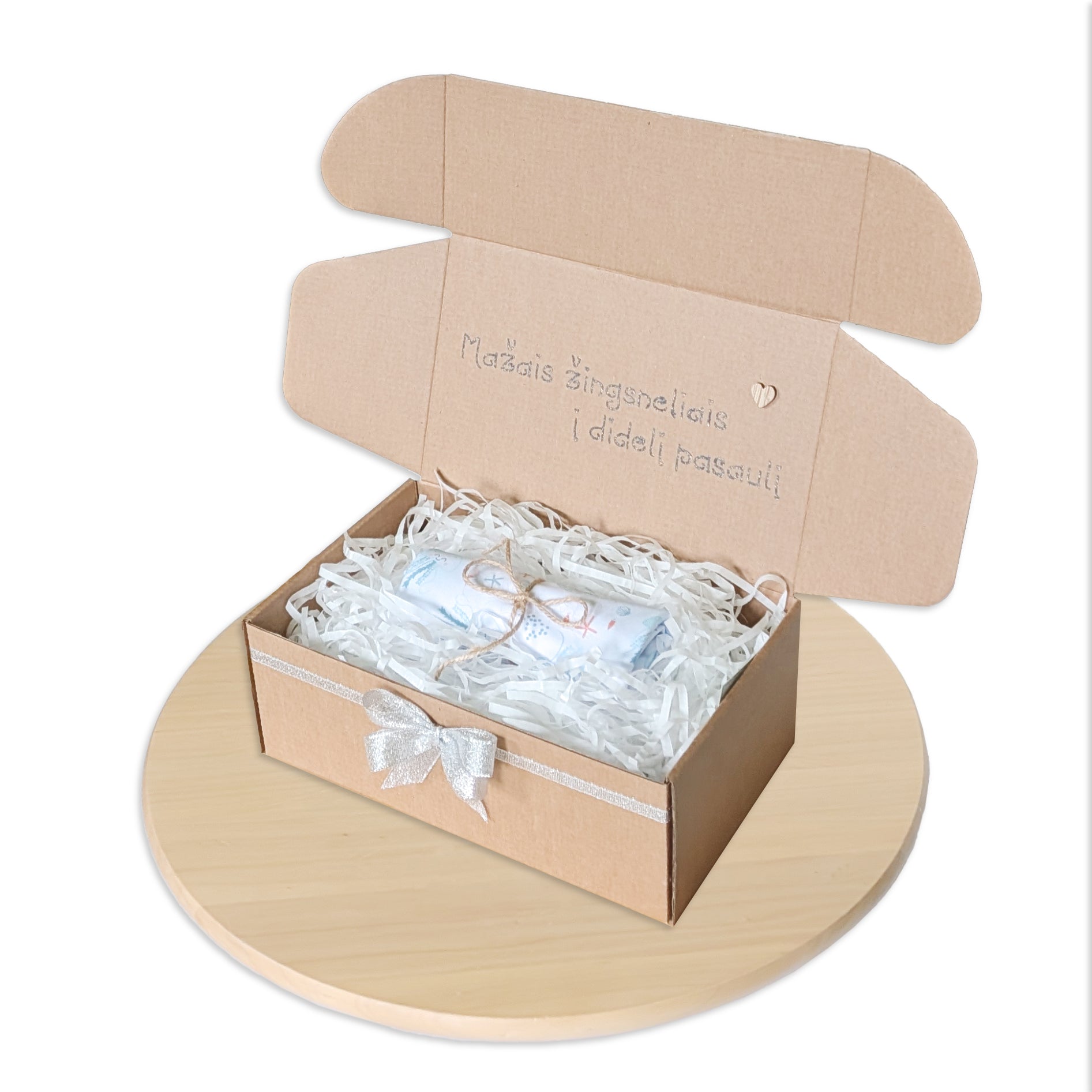 Huggies Little Swimmers 3-8 kg sauskelnių rinkinis baseinui su daugkartiniu neperšlampamu maišeliu ir dovanų dėžute.