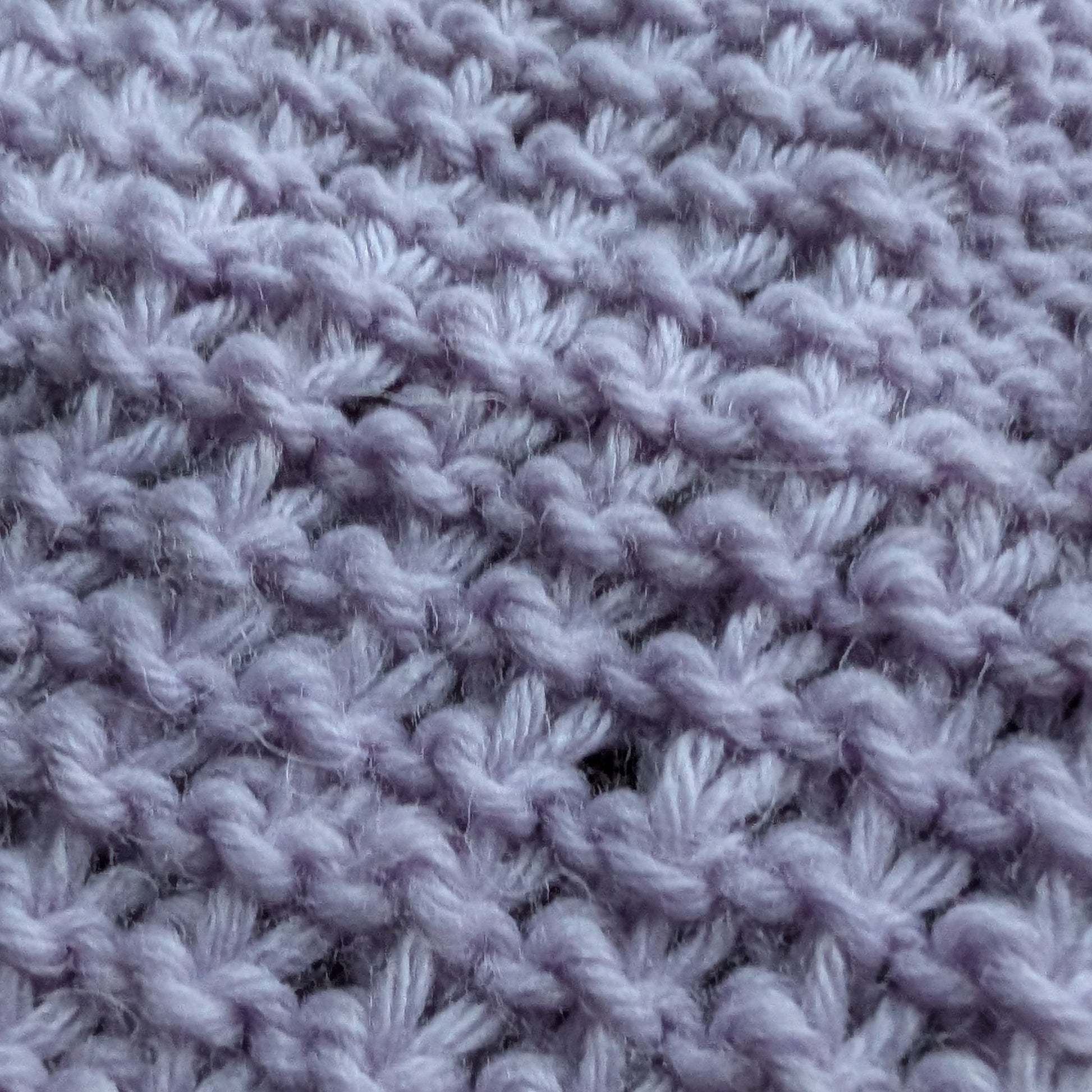 Rankų darbo alyvinis merino vilnos pledas lovytei – praktiška dovana kūdikiui palankynoms - 75x65 cm.